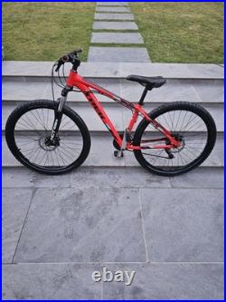 Trek Marlin 5 Men's Mountain Bike 15.5 inch Medium Frame, 26-inch Wheels, Red
