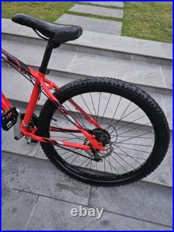 Trek Marlin 5 Men's Mountain Bike 15.5 inch Medium Frame, 26-inch Wheels, Red