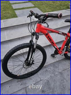 Trek Marlin 5 Men's Mountain Bike 15.5 inch Medium Frame, 26-inch Wheels, Red