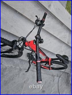 Trek Marlin 5 Men's Mountain Bike 15.5 inch Medium Frame, 26-inch Wheels, Red