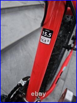 Trek Marlin 5 Men's Mountain Bike 15.5 inch Medium Frame, 26-inch Wheels, Red