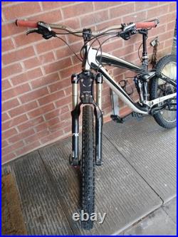 Trek Remedy 7 Enduro Mountain Bike 17 Frame 26 Wheels, Needs Upper Rocker Bolt