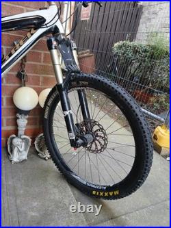 Trek Remedy 7 Enduro Mountain Bike 17 Frame 26 Wheels, Needs Upper Rocker Bolt