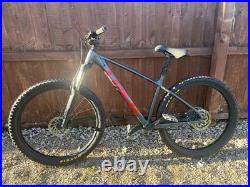 Trek Roscoe 6 Mountain Bike with Hydraulic Brakes and Dropper Post Medium Frame Trek Roscoe 6 Mountain Bike with Hydraulic Brakes and Dropper Post Medium Frame