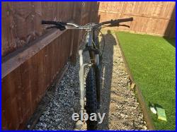 Trek Roscoe 6 Mountain Bike with Hydraulic Brakes and Dropper Post Medium Frame