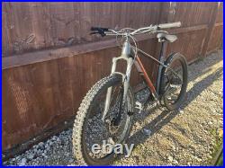 Trek Roscoe 6 Mountain Bike with Hydraulic Brakes and Dropper Post Medium Frame Trek Roscoe 6 Mountain Bike with Hydraulic Brakes and Dropper Post Medium Frame
