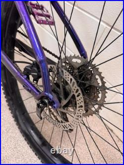 Trek Roscoe 6 XS Frame / 27.5 inch tyres / Purple Flip / Maxxis Tubeless tyres Trek Roscoe 6 XS Frame / 27.5 inch tyres / Purple Flip / Maxxis Tubeless tyres