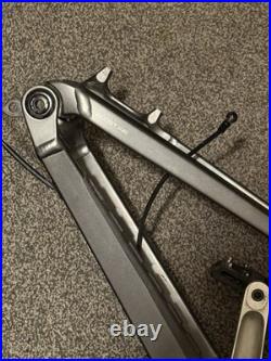 Trek fuel ex 5 gen 5 frame matte black size M/L frame crankset pedals