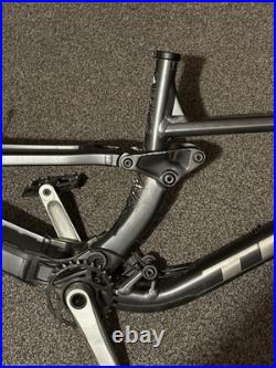 Trek fuel ex 5 gen 5 frame matte black size M/L frame crankset pedals