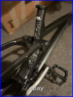 Trek fuel ex 5 gen 5 frame matte black size M/L frame crankset pedals