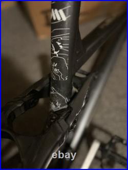 Trek fuel ex 5 gen 5 frame matte black size M/L frame crankset pedals