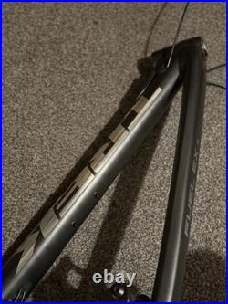 Trek fuel ex 5 gen 5 frame matte black size M/L frame crankset pedals