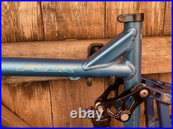 Turner Flux Mountain Bike Frame Medium 17 DW Link Ano Blue Fox MTB Vintage 26