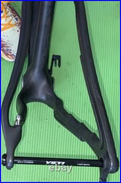 Yeti Arc T Series Black Frame XL. Only 10km. C/w Hope Headset, BB, A. Black ChnG